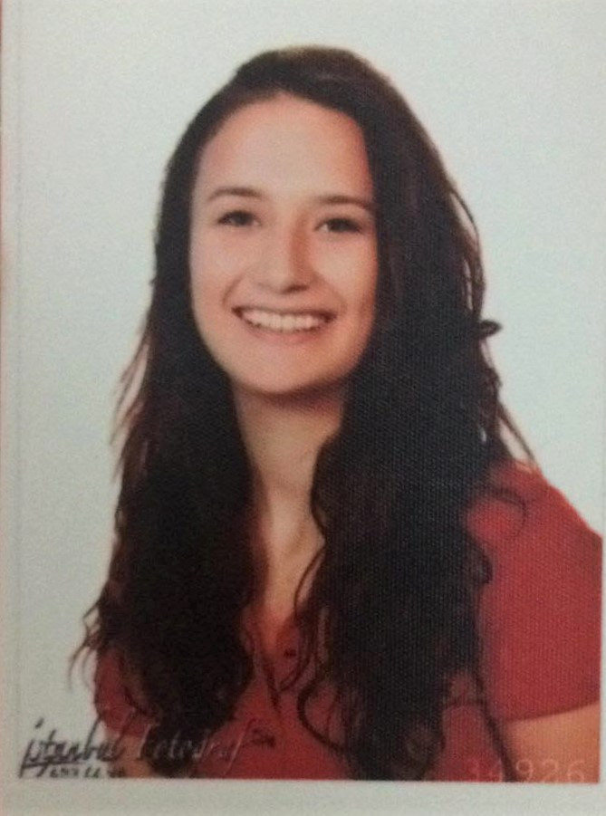 İngilizce Türkçe ve Fransızca dilleri arasında çeviri yapabilirim.