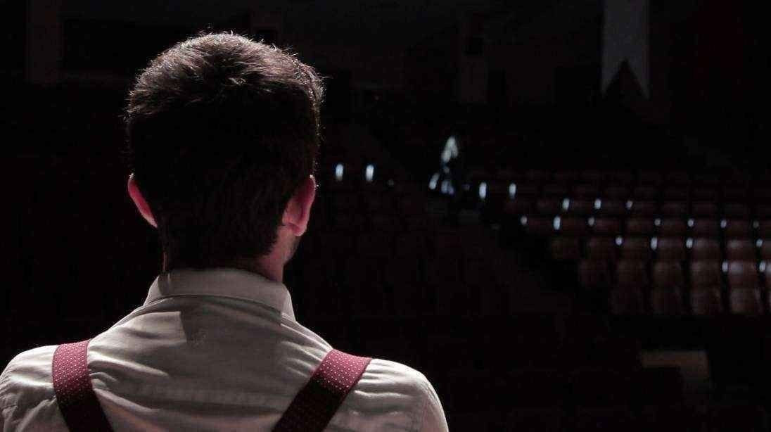 Ben videolarınız için özel efektler ve kurgu montaj yapabilirim.